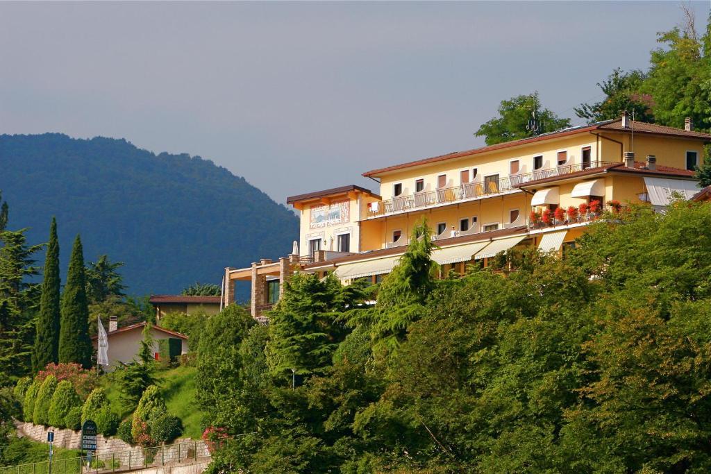 Tremosine Village Hotel Lucia מראה חיצוני תמונה
